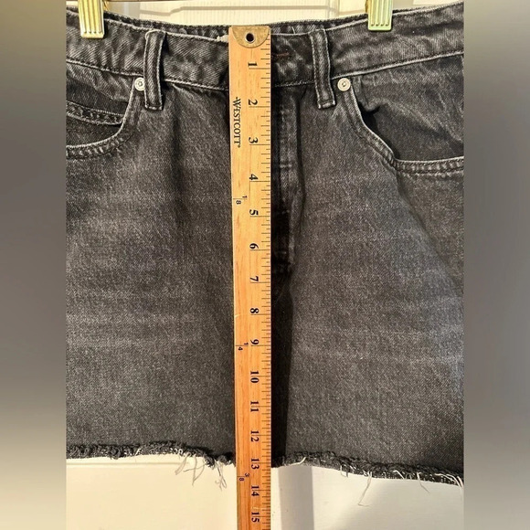 WE THE FREE PEOPLE Blk Rugged Aline Denim Button Fly Raw Hem Mini Jean Skirt 27 - Picture 7 of 11